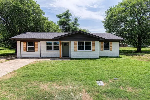 551 E Burks Street, Pilot Point, TX 76258