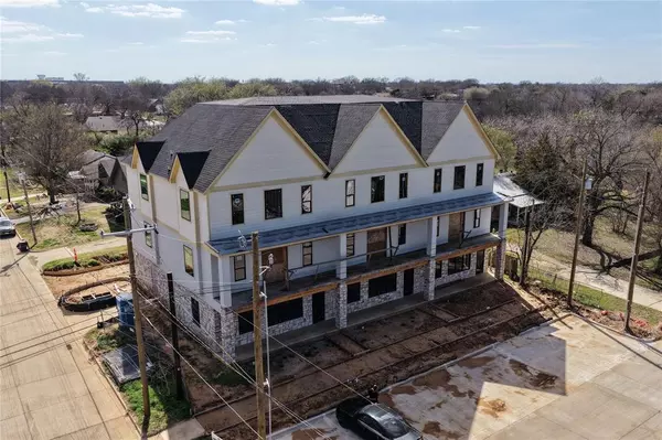 299 301 303 W Oak Street, Mansfield, TX 76063