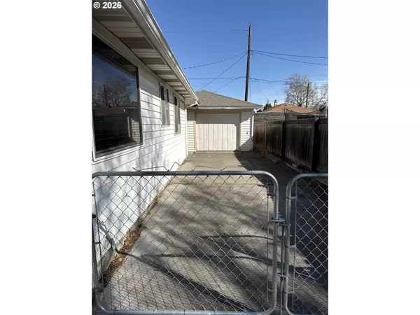 Hermiston, OR 97838,225 SW 7TH PL