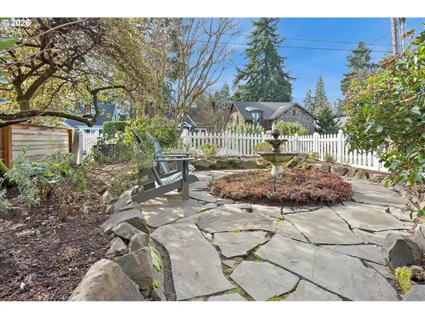 Lake Oswego, OR 97034,135 MIDDLECREST RD