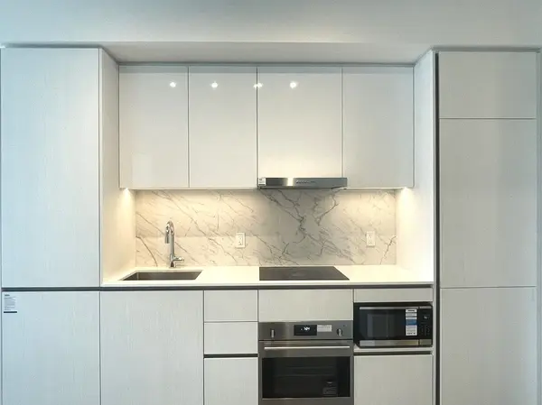 8 Interchange WAY #5810, Vaughan, ON L4K 5Z7