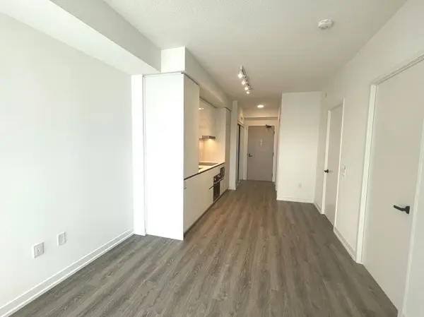 8 Interchange WAY #5810, Vaughan, ON L4K 5Z7