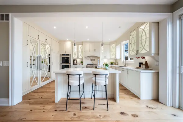 33 Twenty First ST, Toronto W06, ON M8V 3L8