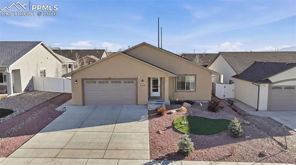 2218 Cliffmoor LN, Pueblo, CO 81008