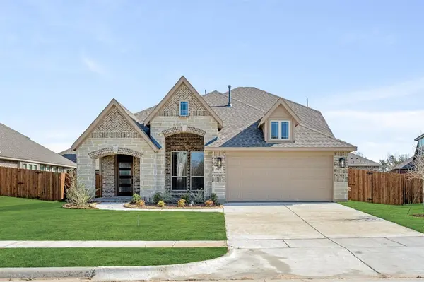 189 Creekside Drive,  Sanger,  TX 76266