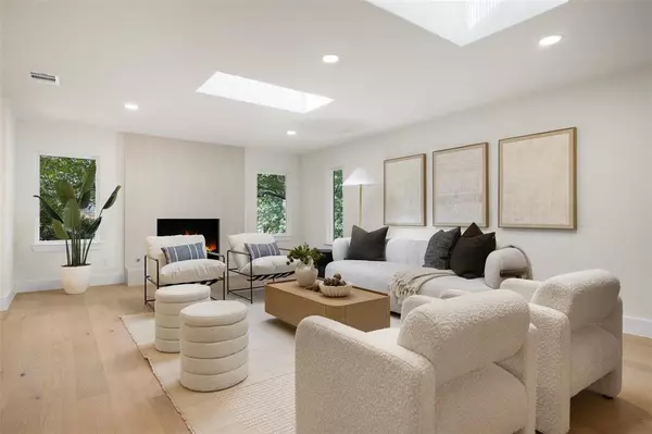 Dallas, TX 75240,13723 Hughes Lane