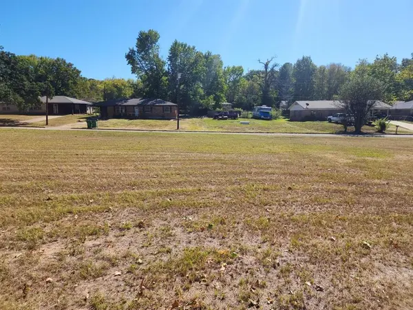 119 Shady Oaks Drive, Palestine, TX 75803