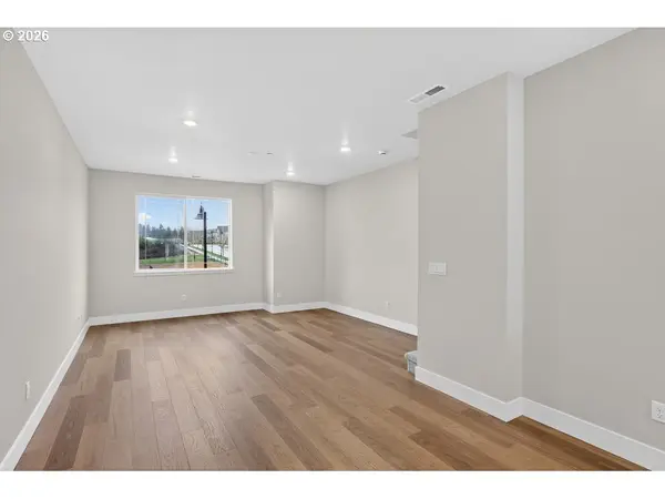 7527 NW ELEANOR AVE, Portland, OR 97229