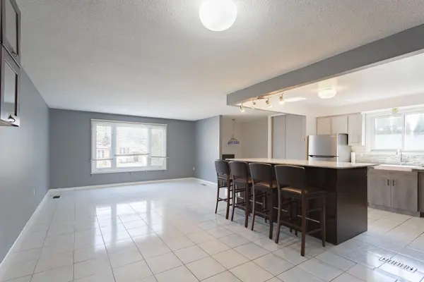 2303 Malcolm CRES, Burlington, ON L7P 4G8