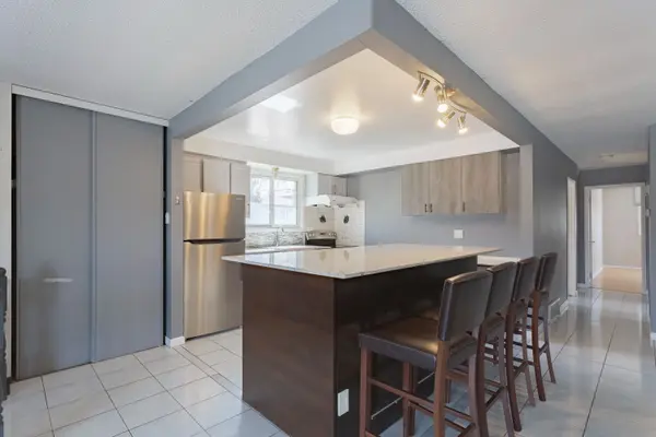 2303 Malcolm CRES, Burlington, ON L7P 4G8