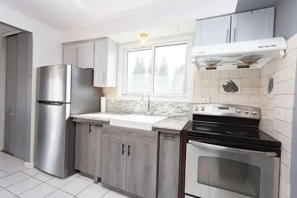 2303 Malcolm CRES, Burlington, ON L7P 4G8