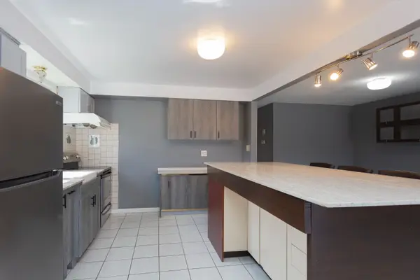 2303 Malcolm CRES, Burlington, ON L7P 4G8