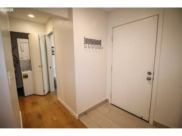 Portland, OR 97239,5250 S LANDING DR #304B1