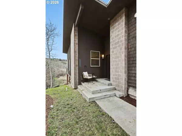 The Dalles, OR 97058,170 BLUE HERON CT