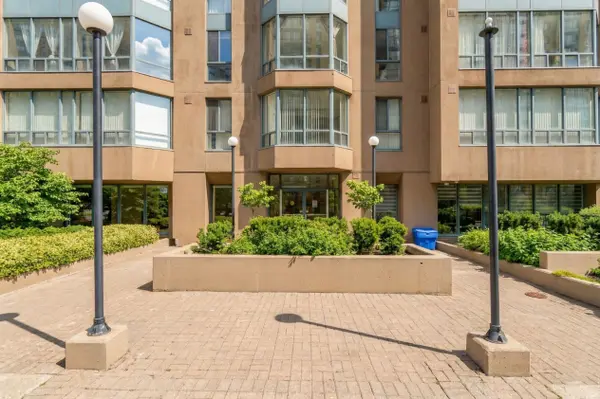 115 Hillcrest AVE #615, Mississauga, ON L5B 3Y9