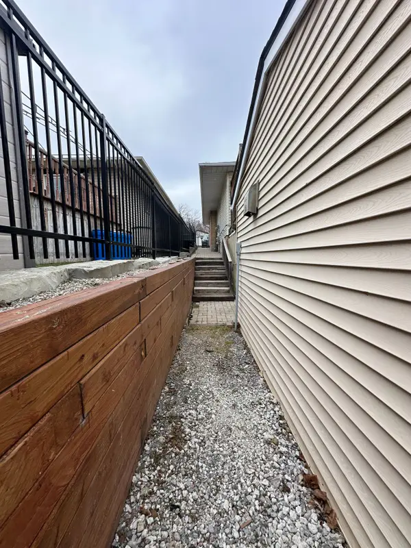 3252 Palmer DR, Burlington, ON L7M 1M1