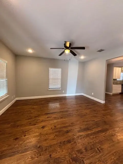 704 S Clinton Avenue, Dallas, TX 75208