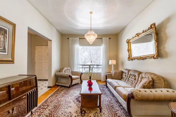 Toronto C01, ON M6J 2Y5,164 Roxton RD