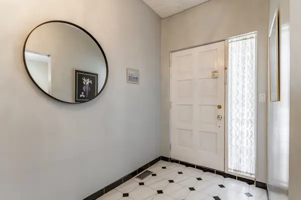 164 Roxton RD, Toronto C01, ON M6J 2Y5