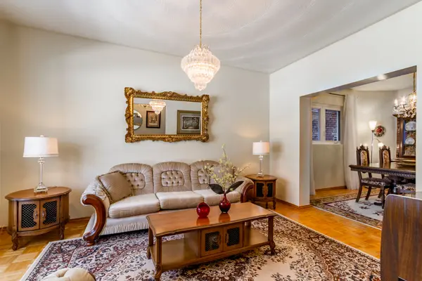 164 Roxton RD, Toronto C01, ON M6J 2Y5