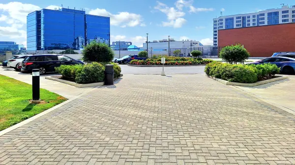 9015 Leslie ST #719, Richmond Hill, ON L4B 4J8