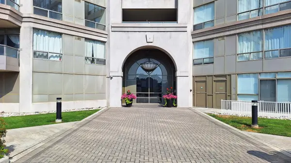 9015 Leslie ST #719, Richmond Hill, ON L4B 4J8