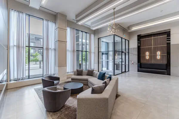 4085 Parkside Village DR #Lph5, Mississauga, ON L5B 0K9