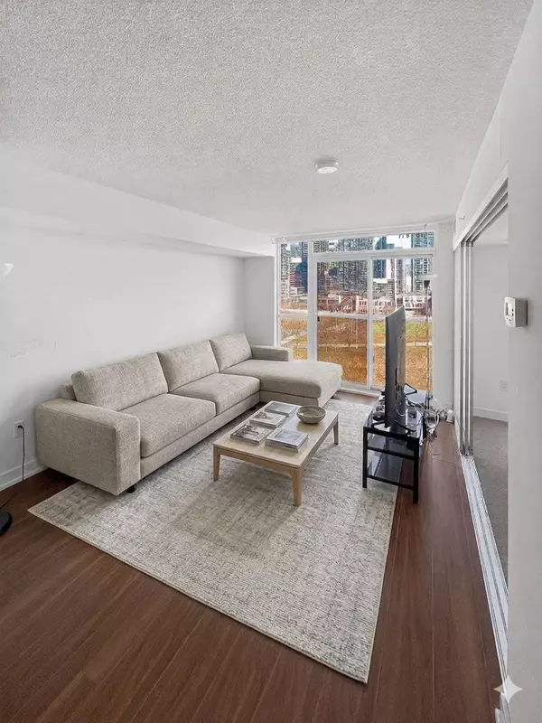 Toronto C01, ON M5V 0J8,75 queens wharf RD #903