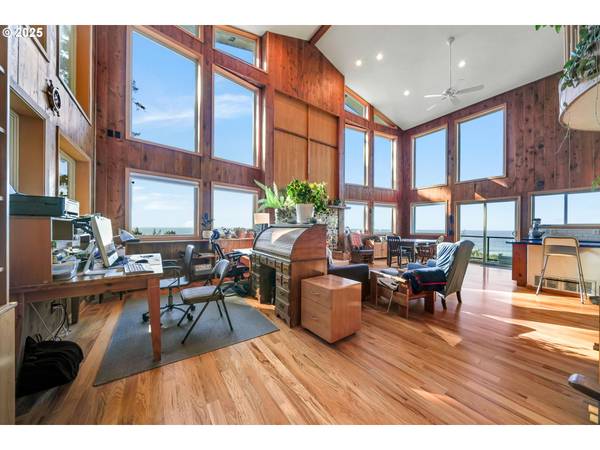 674 PACIFIC VIEW DR, Yachats, OR 97498