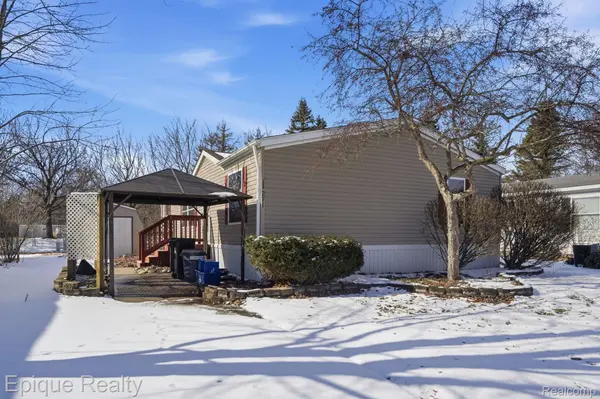 271 Lovell CT, Flushing, MI 48433