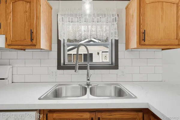 271 Lovell CT, Flushing, MI 48433