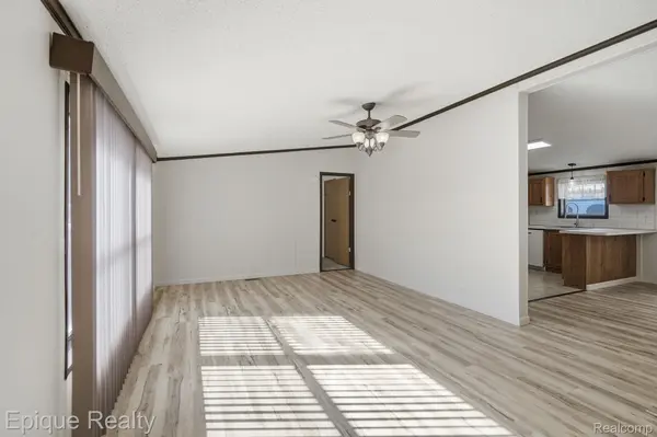 271 Lovell CT, Flushing, MI 48433