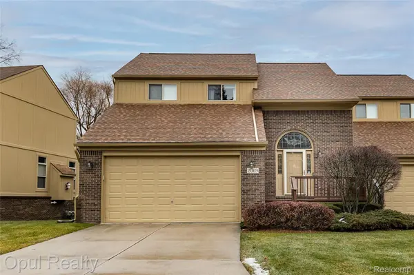 2069 Rochelle Park DR, Rochester Hills, MI 48309