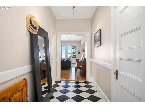 731 SW KING AVE #16, Portland, OR 97205