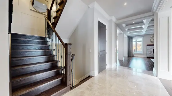 537 Marksbury RD, Pickering, ON L1W 2S7