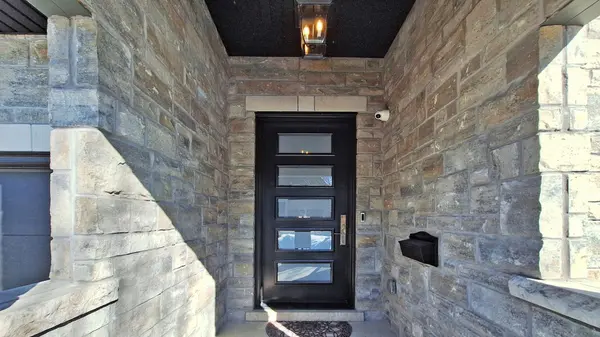 537 Marksbury RD, Pickering, ON L1W 2S7