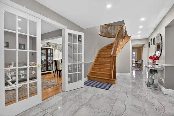 15 TALIA CT, Hamilton, ON L8E 4X8