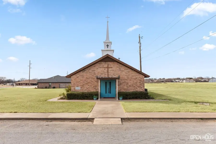 801 N 1st Street, Iowa Park, TX 76367