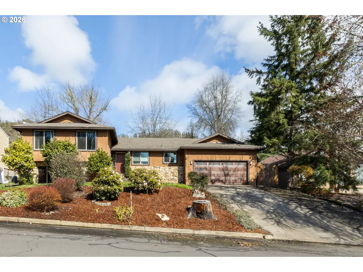 2382 NW ESQUIRE DR, Roseburg, OR 97471