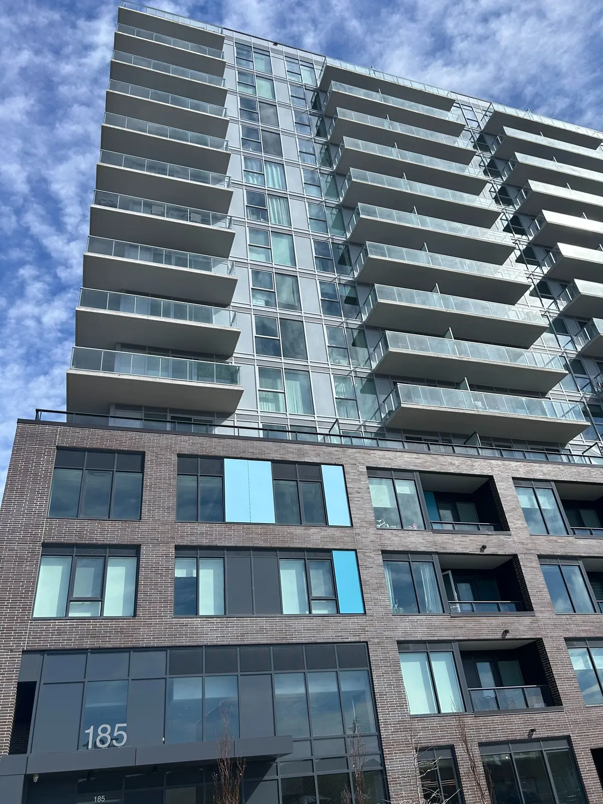 185 Deerfield DR #612, Newmarket, ON L3Y 0G7
