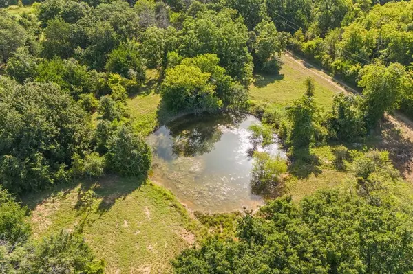 586 Hcr 1414, Covington, TX 76636