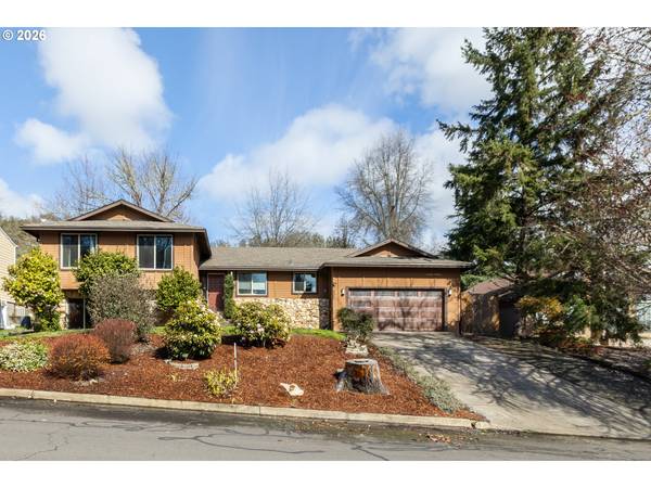 2382 NW ESQUIRE DR, Roseburg, OR 97471