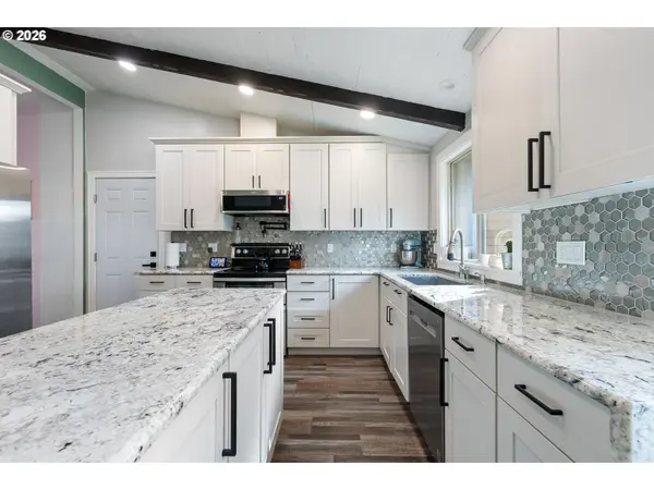 2382 NW ESQUIRE DR, Roseburg, OR 97471