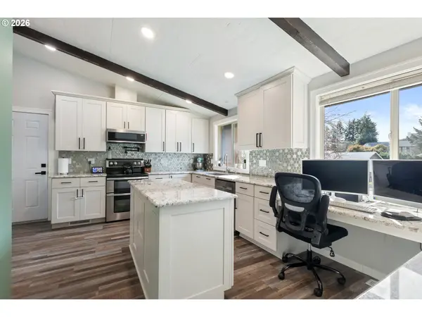 2382 NW ESQUIRE DR, Roseburg, OR 97471