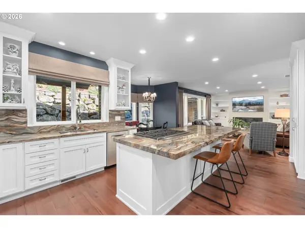 7717 NW BLUE POINTE LN, Portland, OR 97229