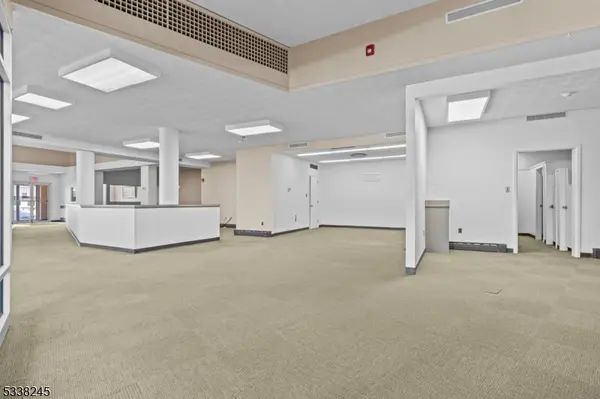 89 Main St, Little Falls Twp., NJ 07424