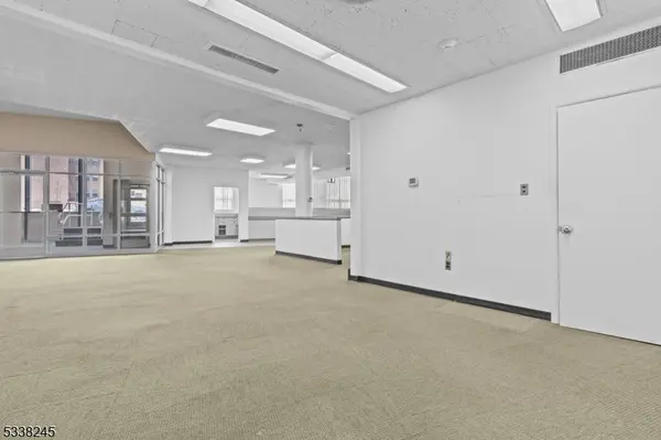 89 Main St, Little Falls Twp., NJ 07424