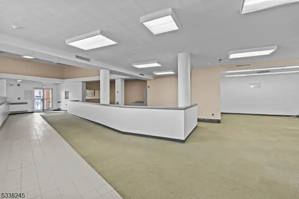 89 Main St, Little Falls Twp., NJ 07424