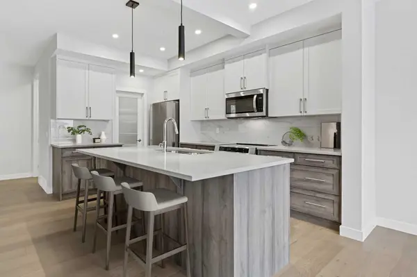 8 Topaz PL, Cochrane, AB T4C 3K2