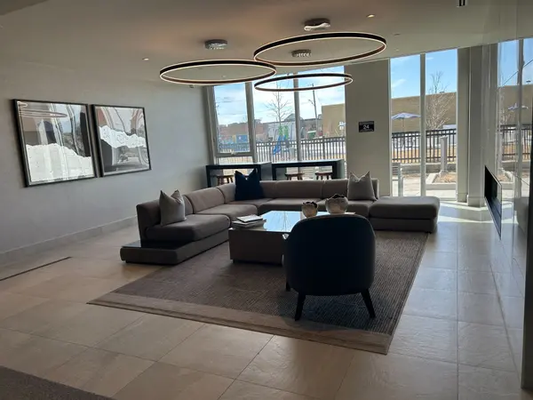 185 Deerfield DR #612, Newmarket, ON L3Y 0G7